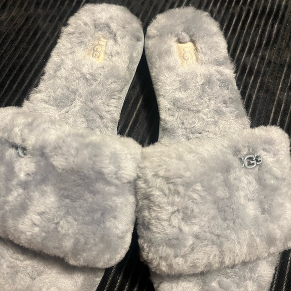 UGG - Picture 2 of 9